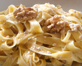 Tagliatelle con la salsa di noci alla piacentina