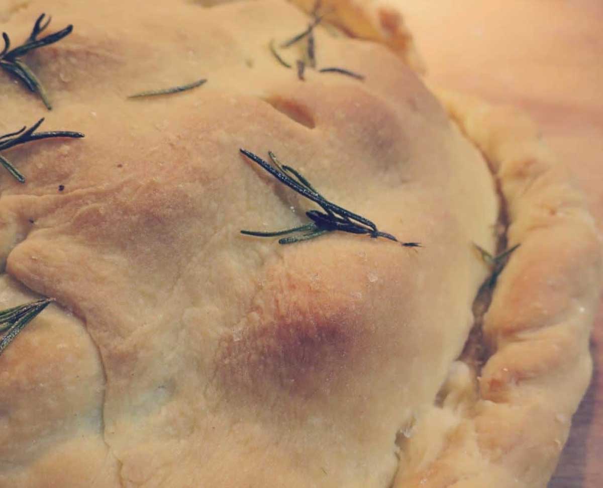 Gizzoa (Focaccia con la salsiccia)
