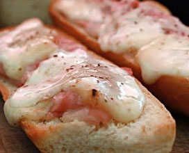 Crostini di manzo con crema di cren