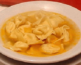 Cappelletti in brodo