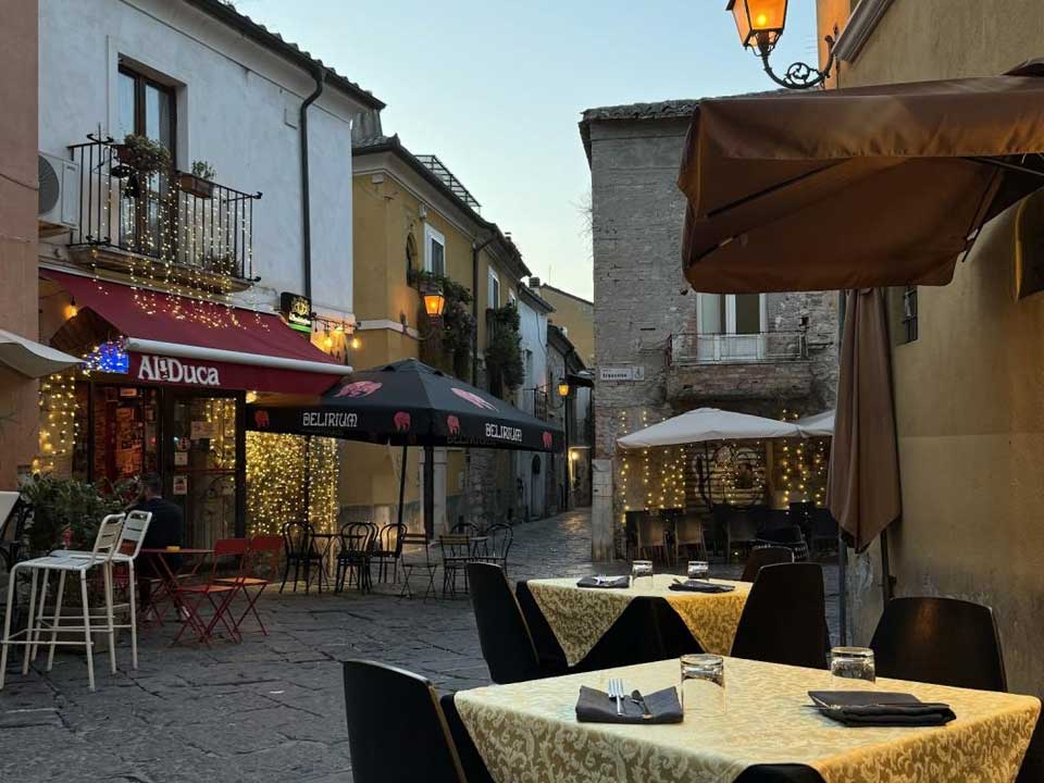 Ambientazione editoriale illustrativa per Osteria Sapori di Corte