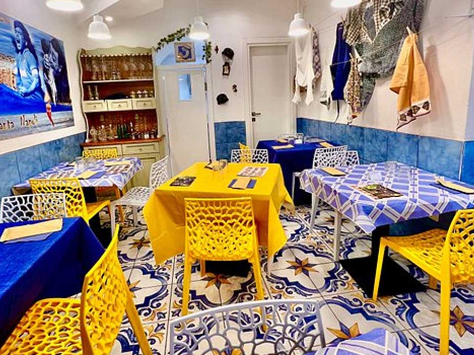 Ambientazione editoriale illustrativa per Trattoria Canta Napoli