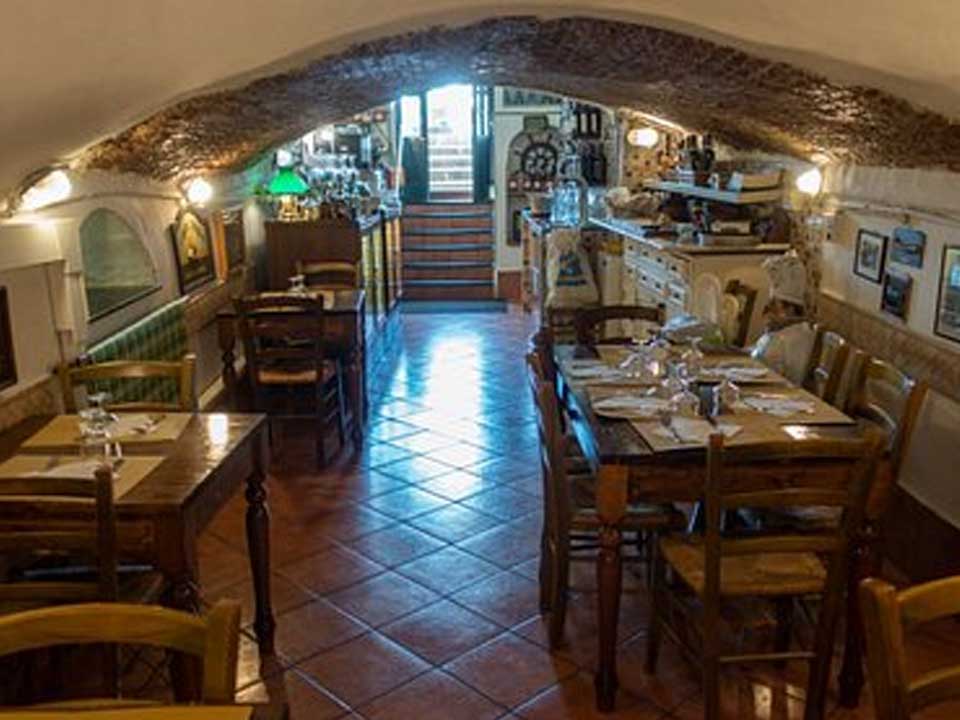 Illustrazione editoriale generica: non fotografia reale di Trattoria da Maria