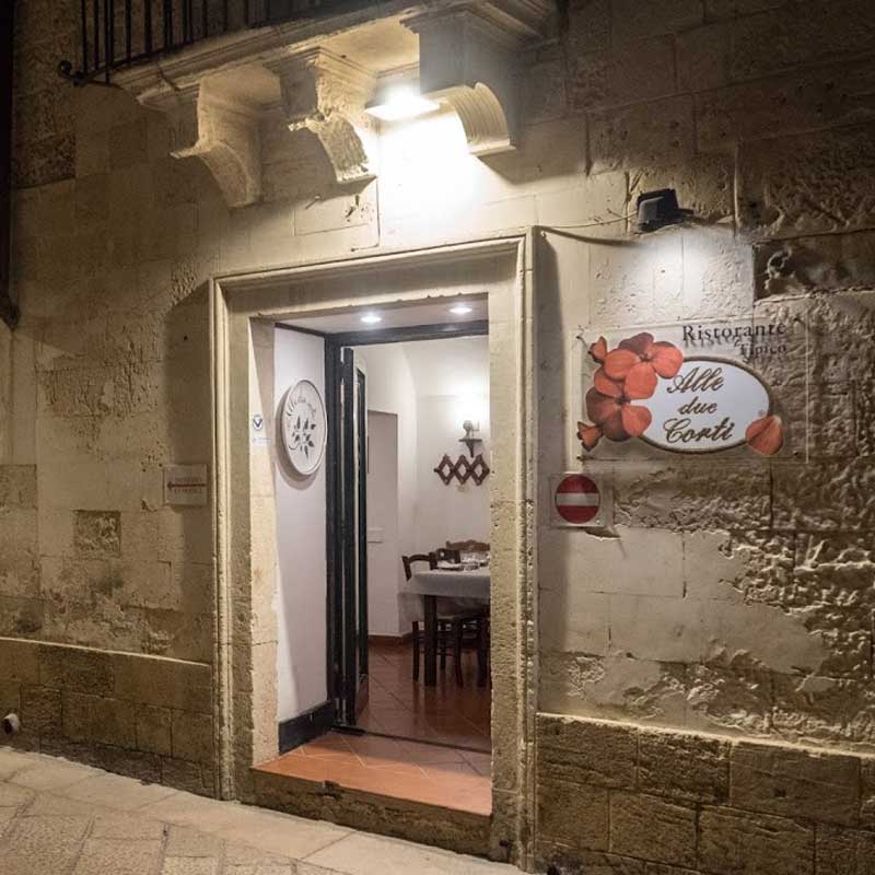 Illustrazione provvisoria di un ambiente di ristorazione; non ritrae Alle Due Corti