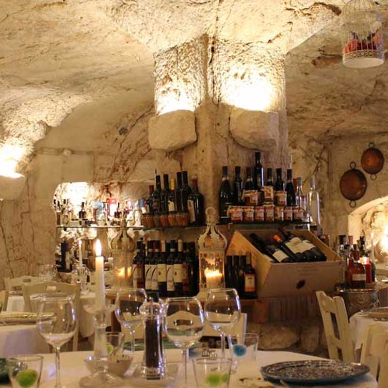 Illustrazione provvisoria di un ambiente di ristorazione; non ritrae Osteria del Tempo Perso