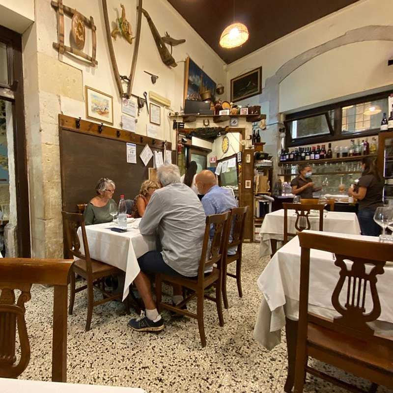 Illustrazione provvisoria di un ambiente di ristorazione, non fotografia di Sicilia in Tavola
