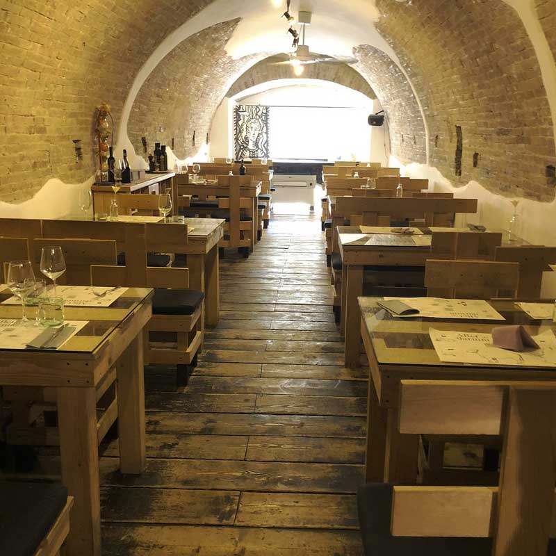 Fotografia illustrativa provvisoria: non raffigura Osteria a Priori
